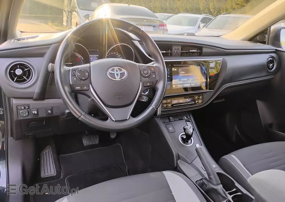 TOYOTA Auris 