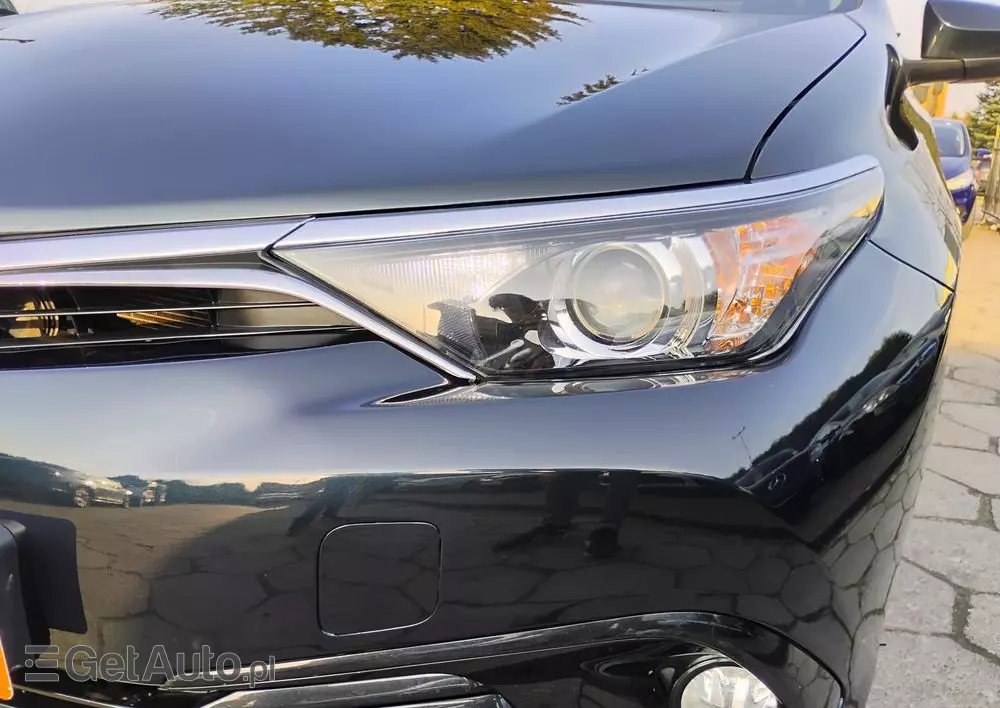 TOYOTA Auris 
