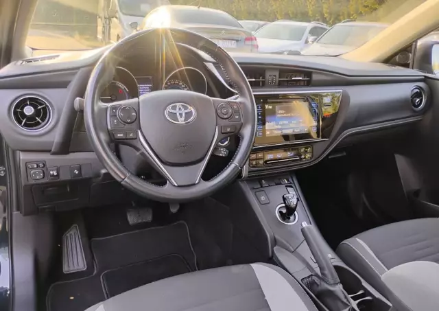 TOYOTA Auris 