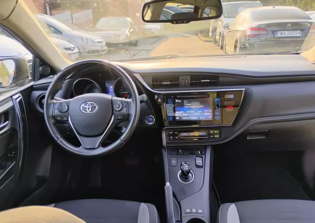 TOYOTA Auris 
