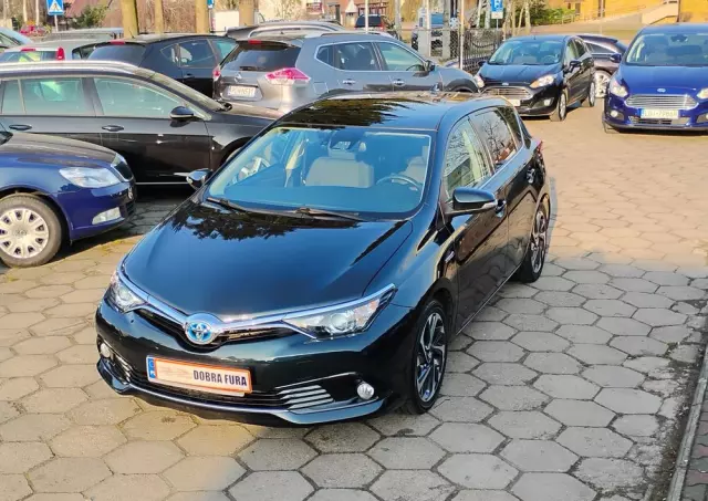 TOYOTA Auris 