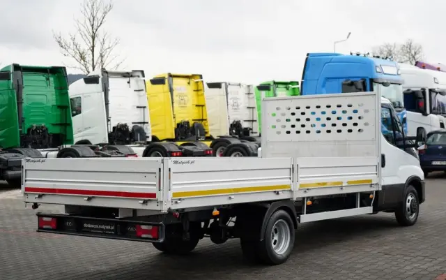 IVECO DAILY  35-140 / SKRZYNIOWY 5m / MANUAL / BLIŹNIAK / 2020 / SPROWADZONY 