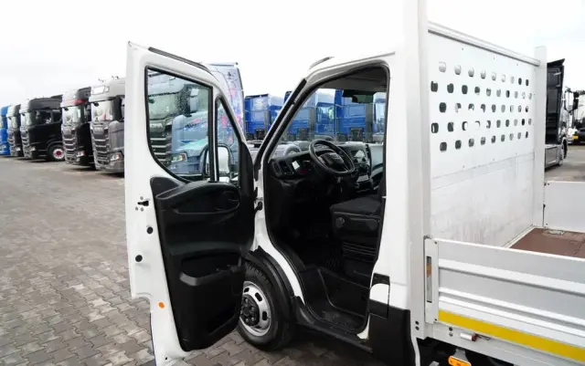 IVECO DAILY  35-140 / SKRZYNIOWY 5m / MANUAL / BLIŹNIAK / 2020 / SPROWADZONY 