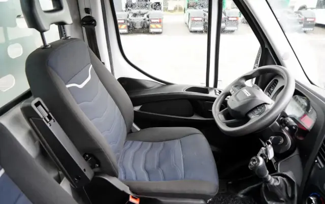 IVECO DAILY  35-140 / SKRZYNIOWY 5m / MANUAL / BLIŹNIAK / 2020 / SPROWADZONY 