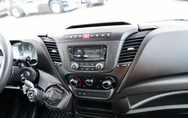 IVECO DAILY  35-140 / SKRZYNIOWY 5m / MANUAL / BLIŹNIAK / 2020 / SPROWADZONY 