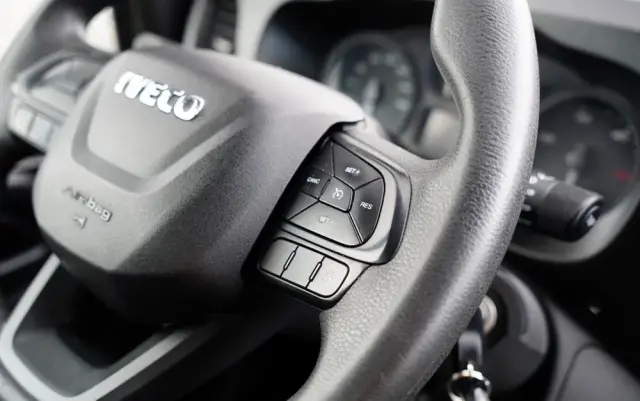 IVECO DAILY  35-140 / SKRZYNIOWY 5m / MANUAL / BLIŹNIAK / 2020 / SPROWADZONY 