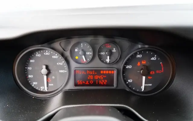 IVECO DAILY  35-140 / SKRZYNIOWY 5m / MANUAL / BLIŹNIAK / 2020 / SPROWADZONY 