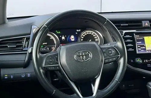 TOYOTA Camry 