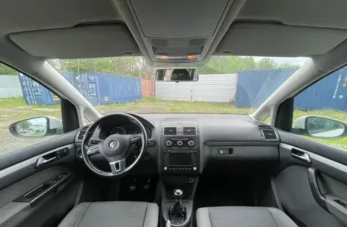 VOLKSWAGEN Touran 