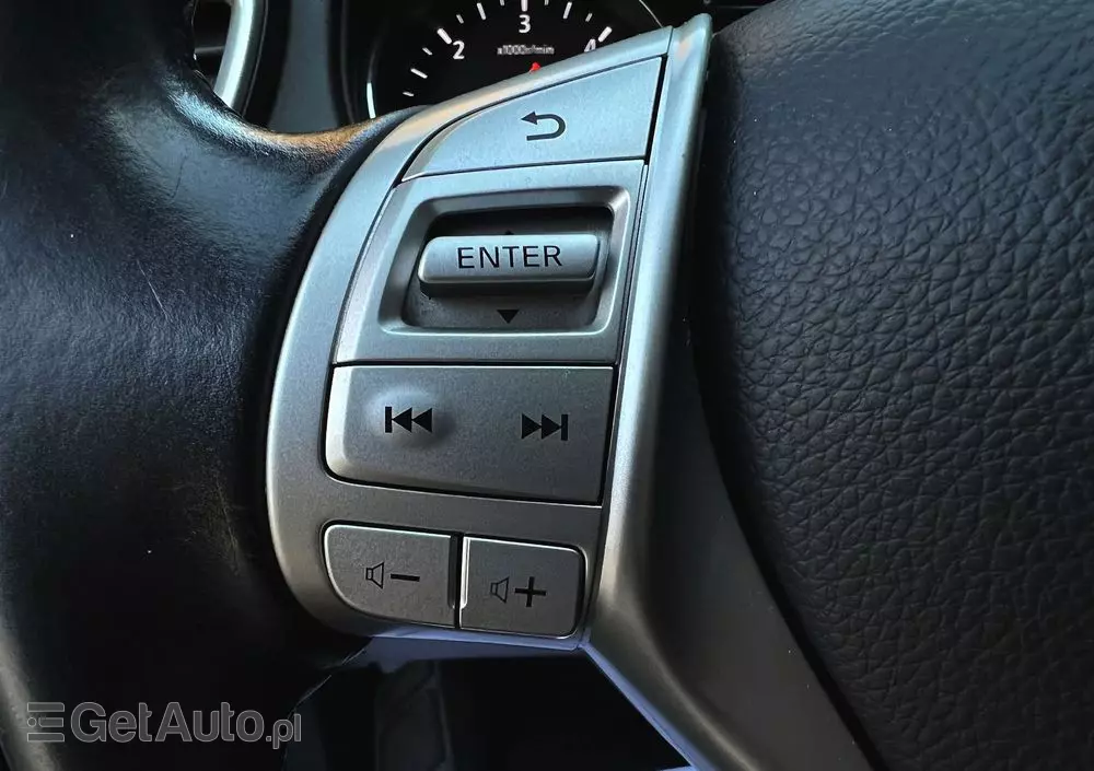 NISSAN Qashqai 1.6 DCi N-Connecta Xtronic