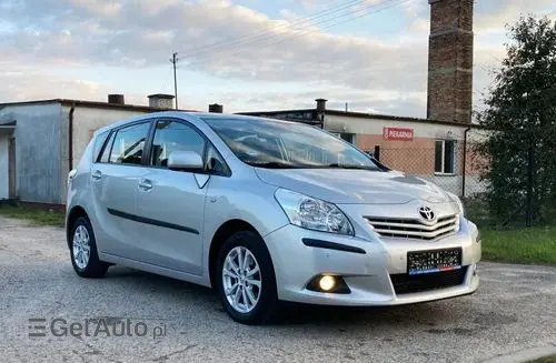 TOYOTA Verso 