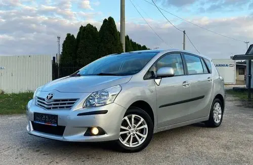 TOYOTA Verso 