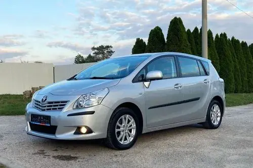 TOYOTA Verso 
