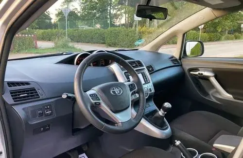 TOYOTA Verso 