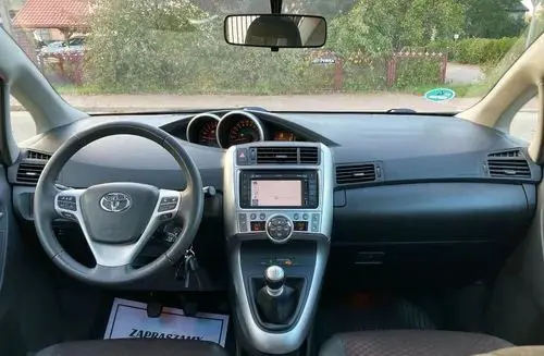 TOYOTA Verso 