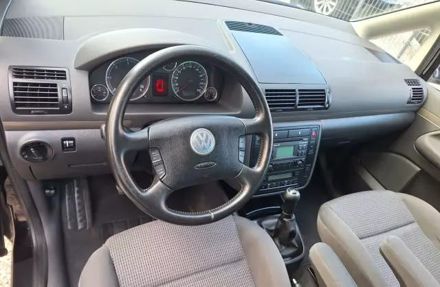 VOLKSWAGEN Sharan 1.9 TDI (115 KM)