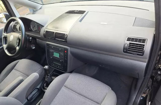 VOLKSWAGEN Sharan 1.9 TDI (115 KM)