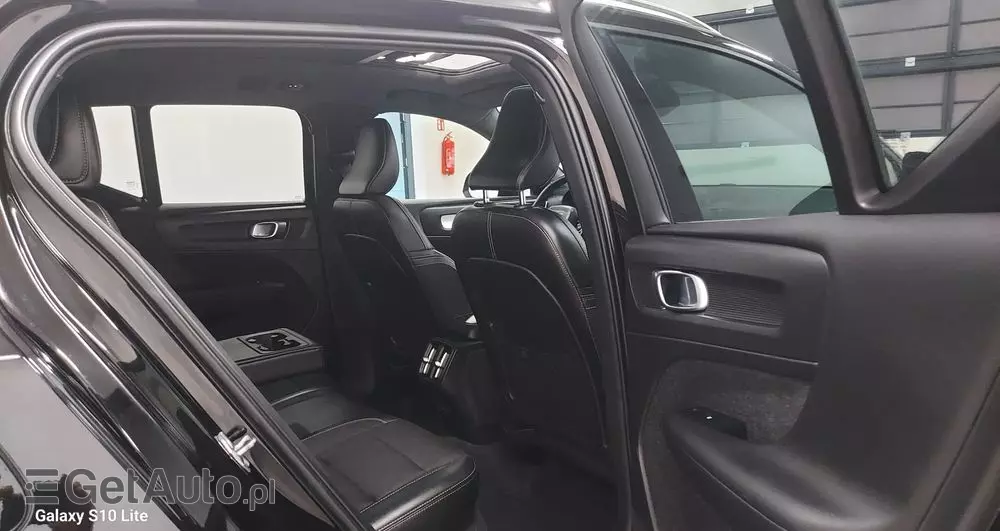 VOLVO XC 40 D4 AWD Geartronic R-Design