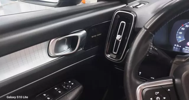 VOLVO XC 40 D4 AWD Geartronic R-Design