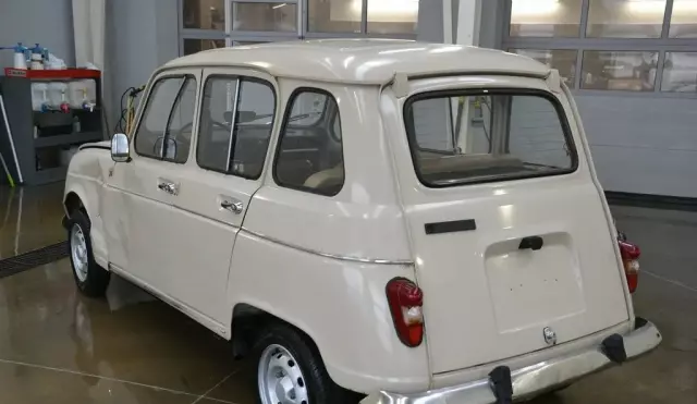 RENAULT 4 