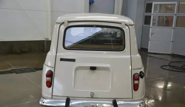 RENAULT 4 
