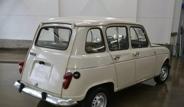 RENAULT 4 