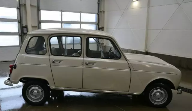 RENAULT 4 