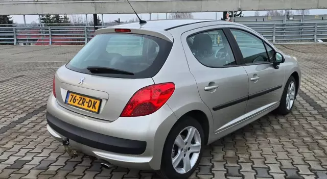 PEUGEOT 207 