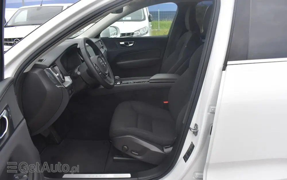 VOLVO XC 60 B4 B Momentum Pro