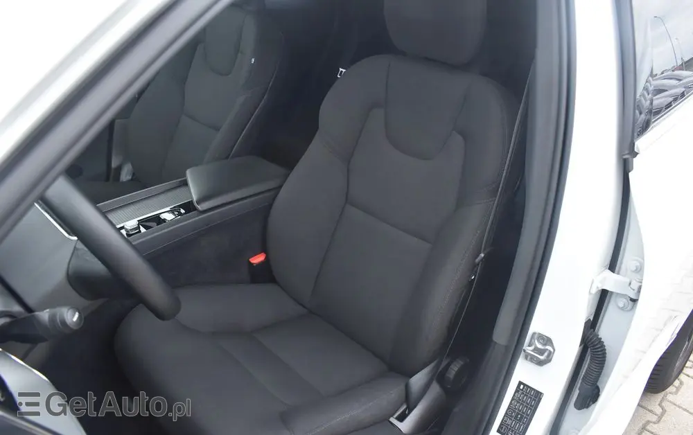 VOLVO XC 60 B4 B Momentum Pro