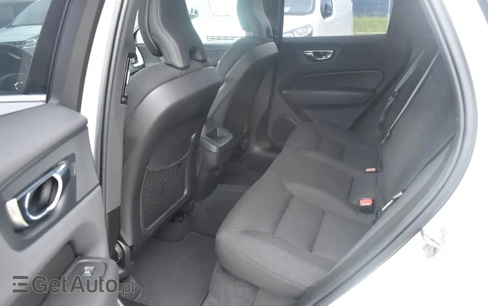 VOLVO XC 60 B4 B Momentum Pro