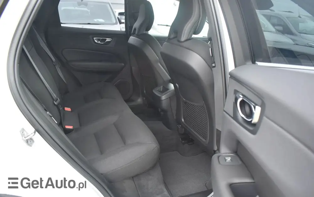 VOLVO XC 60 B4 B Momentum Pro
