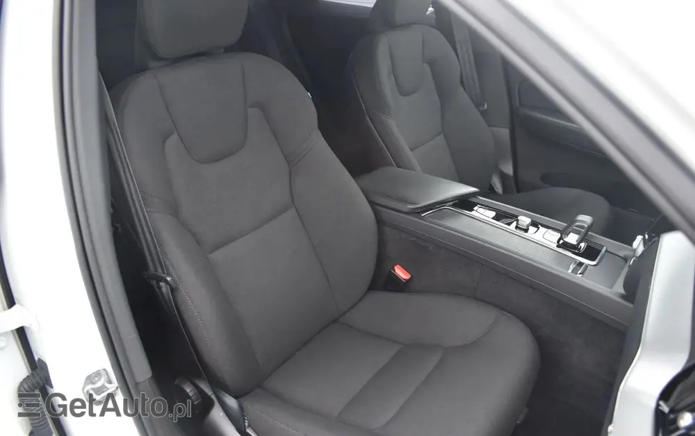 VOLVO XC 60 B4 B Momentum Pro