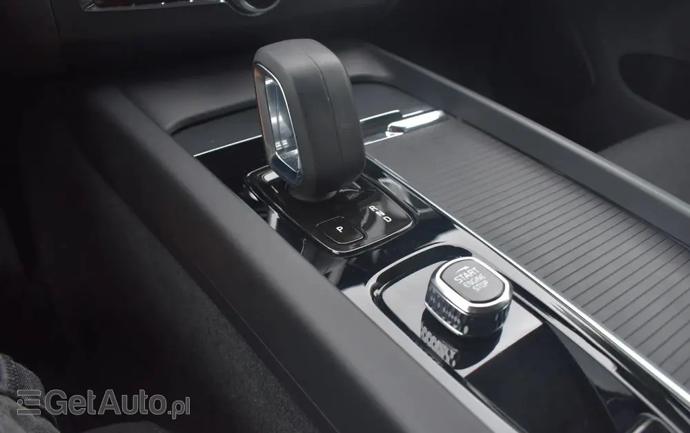 VOLVO XC 60 B4 B Momentum Pro