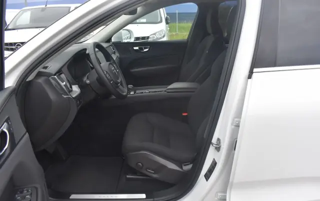 VOLVO XC 60 B4 B Momentum Pro