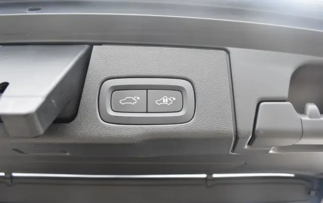 VOLVO XC 60 B4 B Momentum Pro