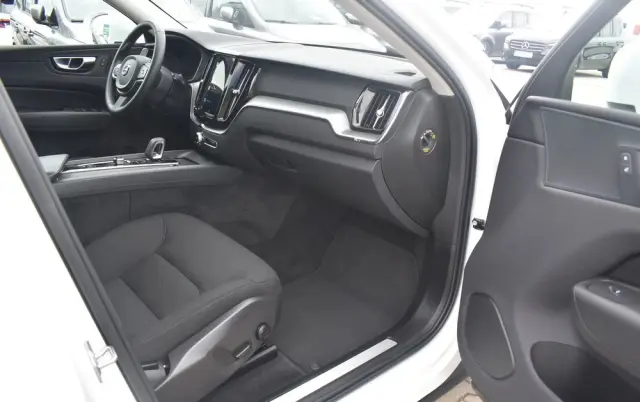VOLVO XC 60 B4 B Momentum Pro