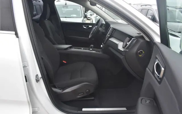 VOLVO XC 60 B4 B Momentum Pro