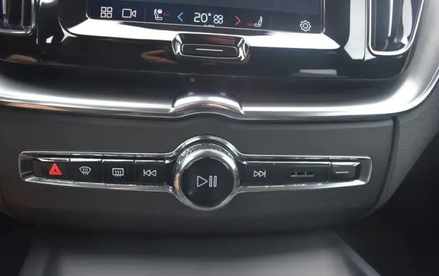 VOLVO XC 60 B4 B Momentum Pro