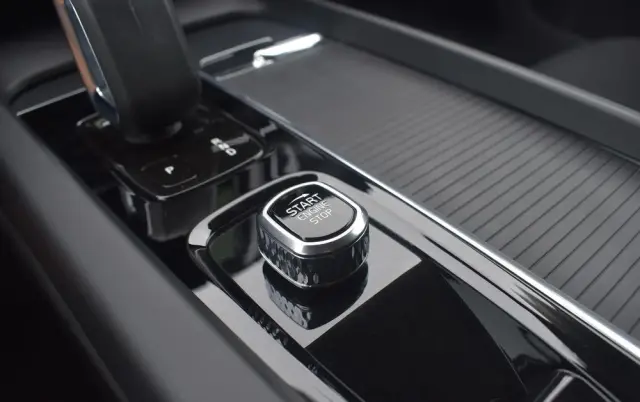 VOLVO XC 60 B4 B Momentum Pro