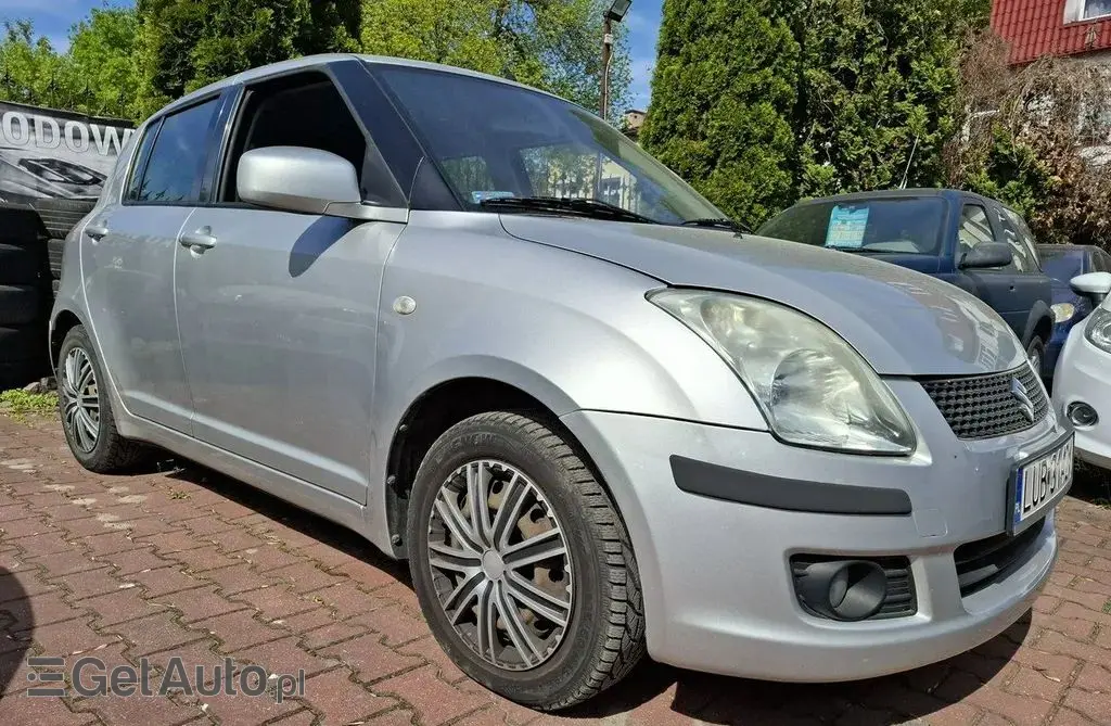 SUZUKI Swift 