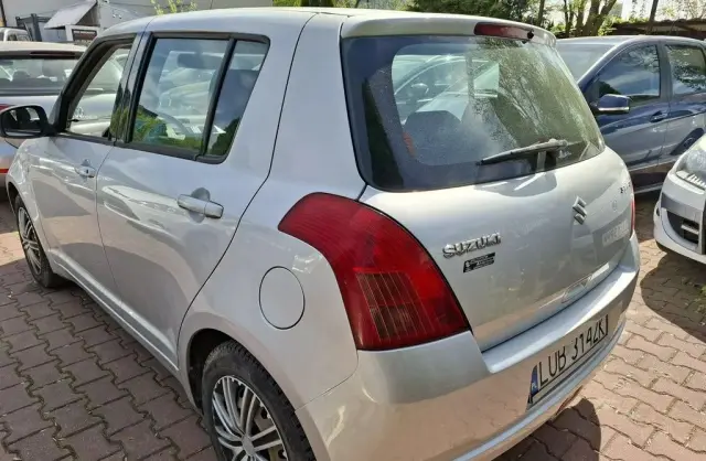 SUZUKI Swift 