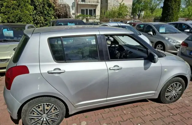 SUZUKI Swift 