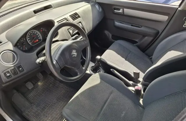 SUZUKI Swift 