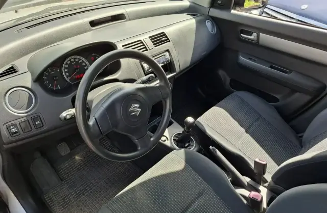 SUZUKI Swift 