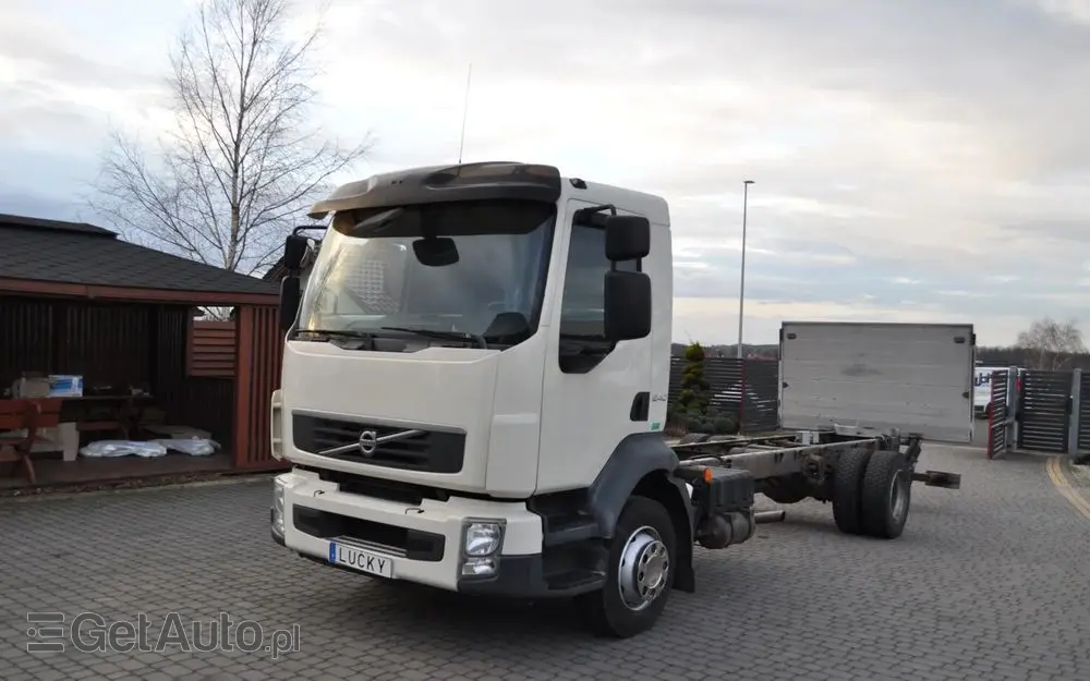 VOLVO FL12 240km Rama 6,7m. Rozstaw 4,7m 