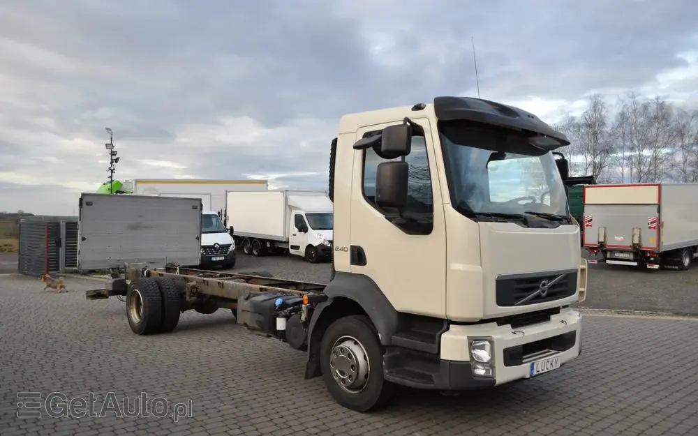 VOLVO FL12 240km Rama 6,7m. Rozstaw 4,7m 