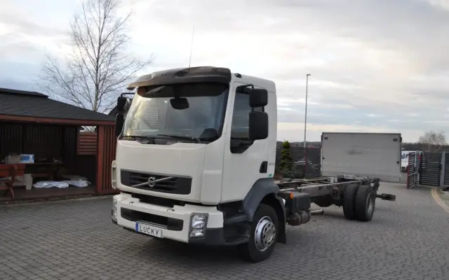 VOLVO FL12 240km Rama 6,7m. Rozstaw 4,7m 