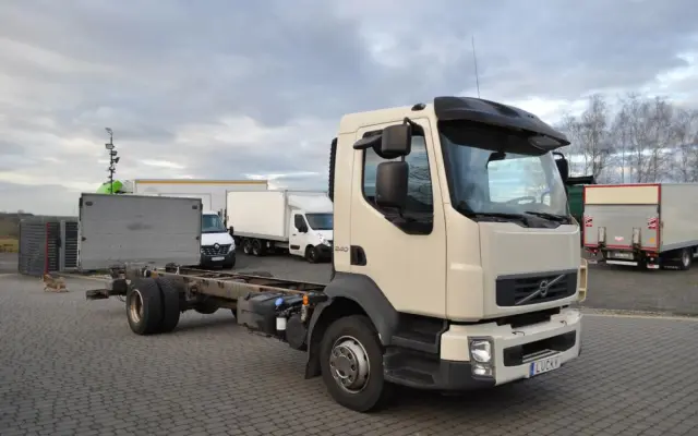 VOLVO FL12 240km Rama 6,7m. Rozstaw 4,7m 