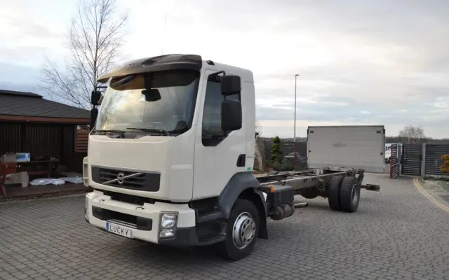 VOLVO FL12 240km Rama 6,7m. Rozstaw 4,7m 